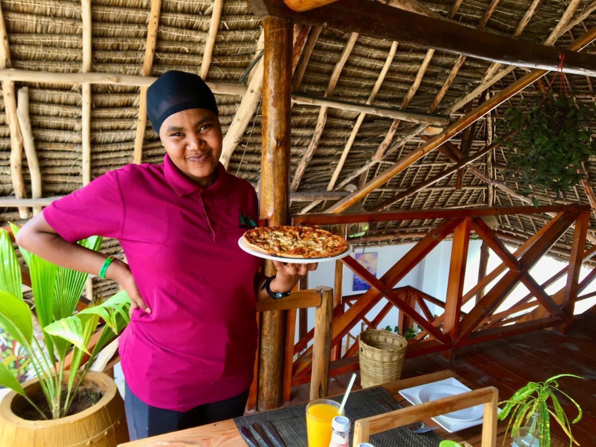 Uhuru House And Restaurant Nungwi Luaran gambar