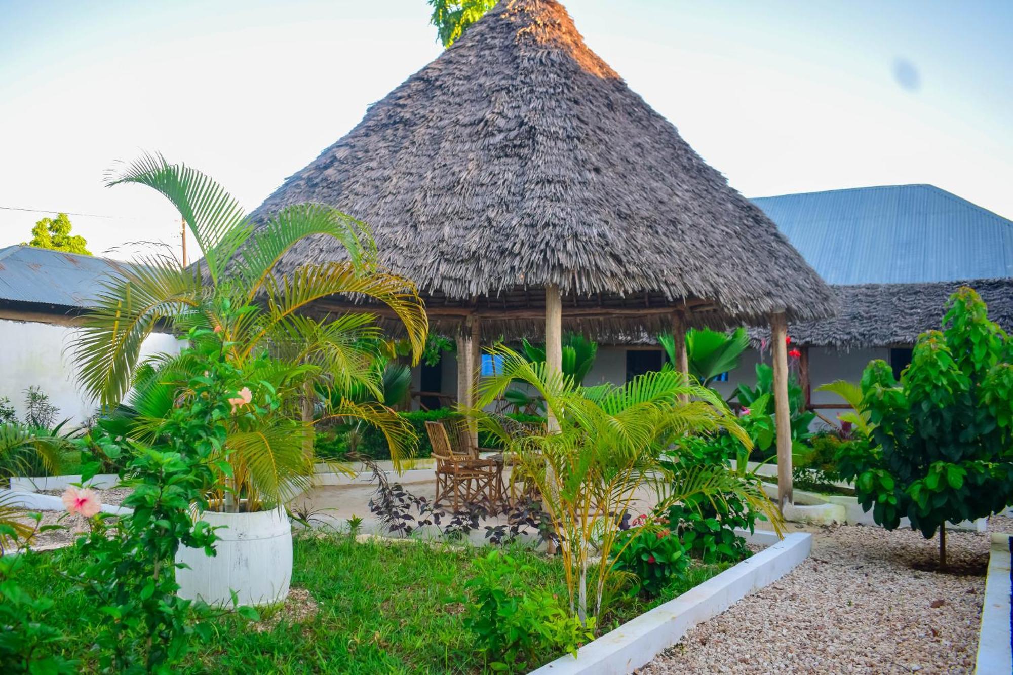 Uhuru House And Restaurant Nungwi Luaran gambar
