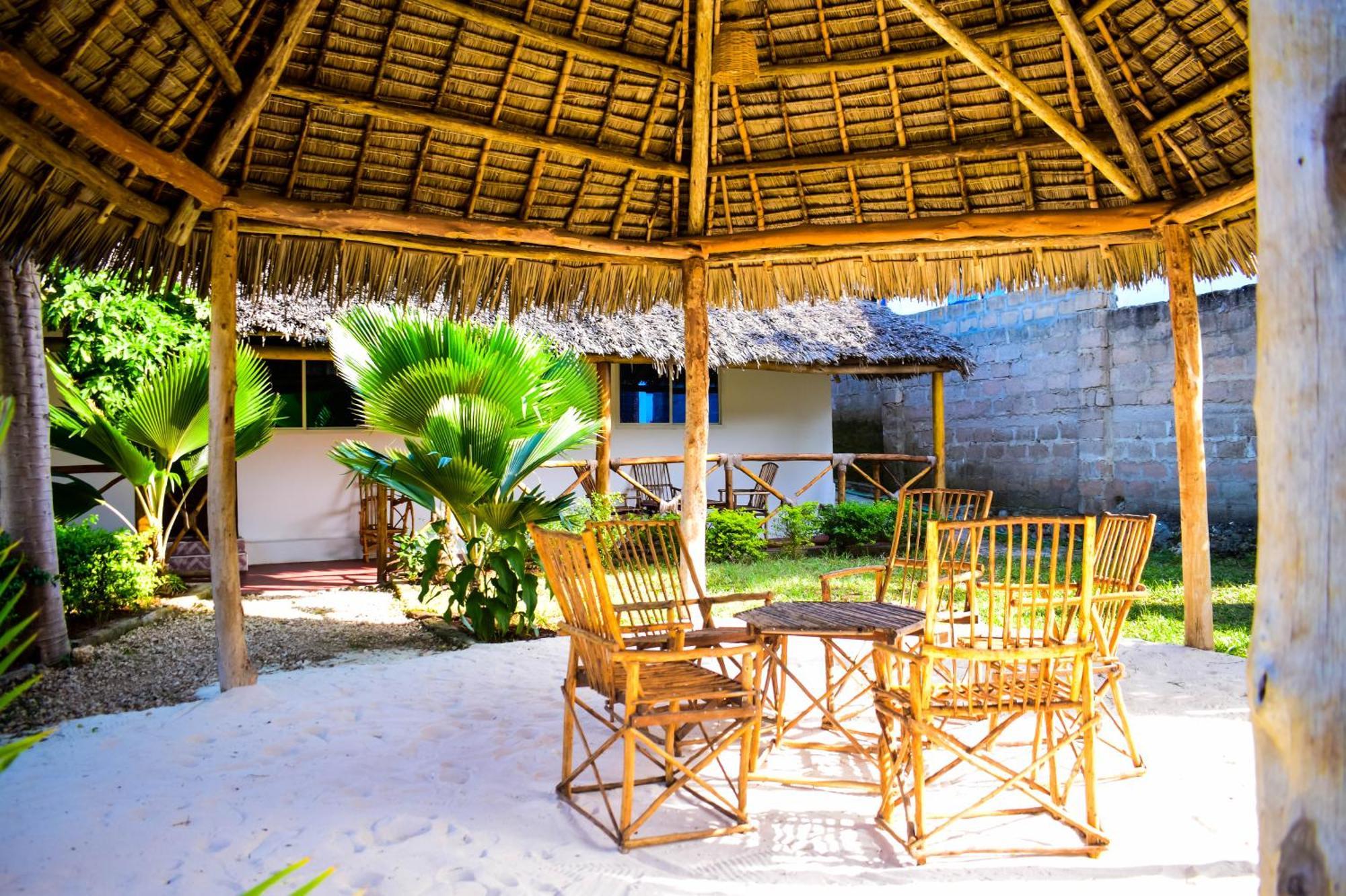 Uhuru House And Restaurant Nungwi Luaran gambar