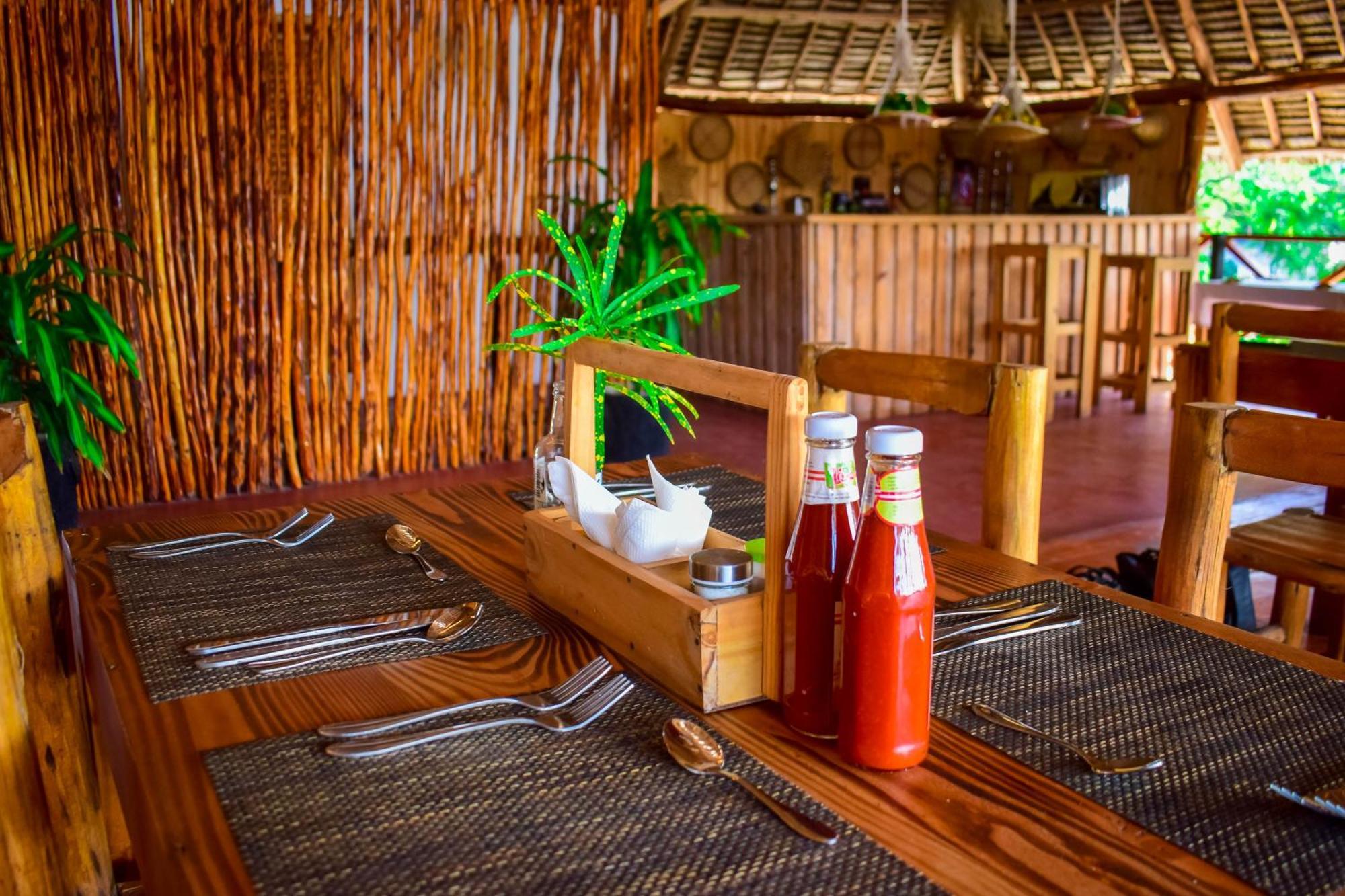 Uhuru House And Restaurant Nungwi Luaran gambar